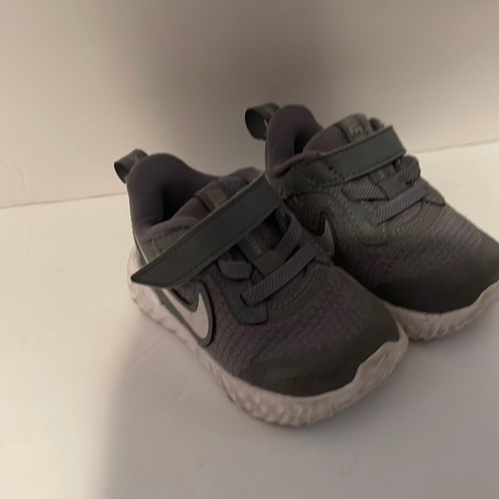 Nike Revolution shoes sneakers